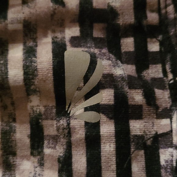 MARIKA Cropped Leggings with Mesh Detail on Lower Leg, Size XL - Picture 5 of 7